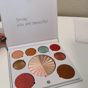 NEW - OFRA mini mix palette
